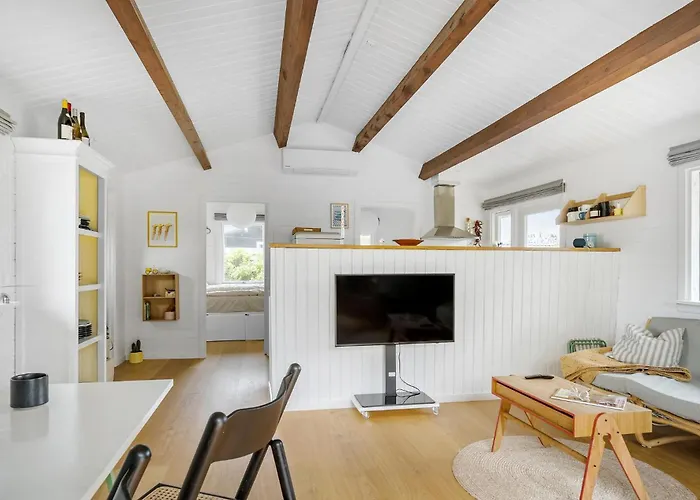 2 Bedroom Lovely In *